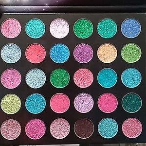 LAST CHANCE!!!💄(2)eyeshadow glitter pallets